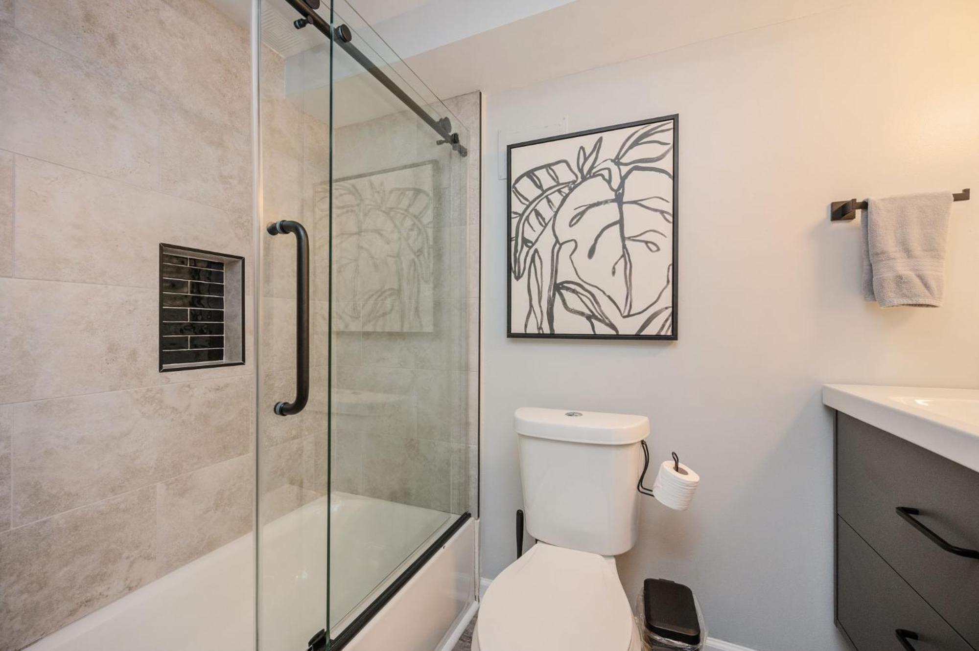 The Traveler's Retreat, 5 Mins To Airport And 15 Mins To Downtown Apartment